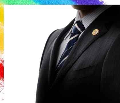 弁護士バッジを付けた男性の胸像